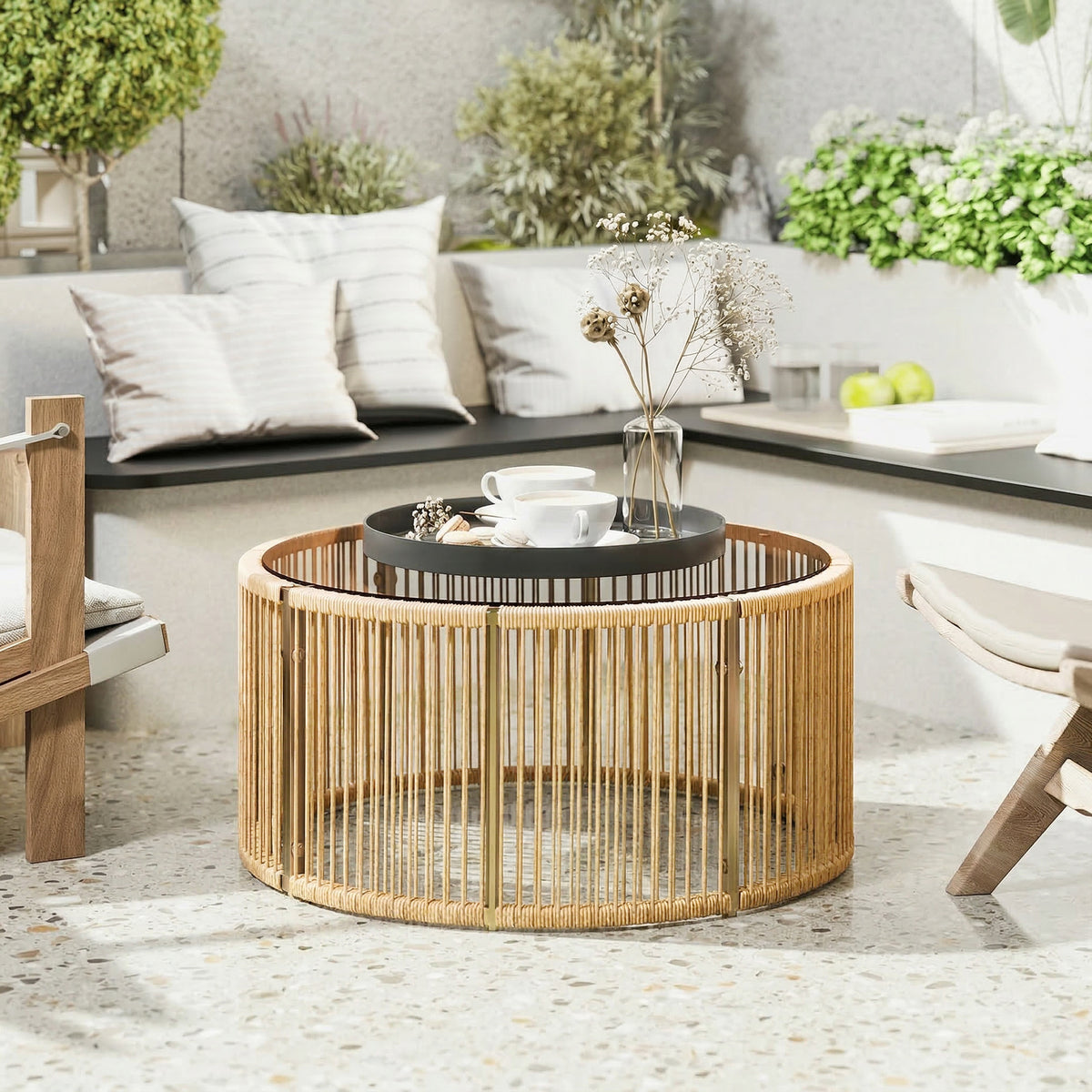 Beistelltisch aus Polyrattan Kaffeetisch mit gehärteter Glasplatte Gartentisch mit Stahlrahmen 70 x 70 x 33 cm Braun