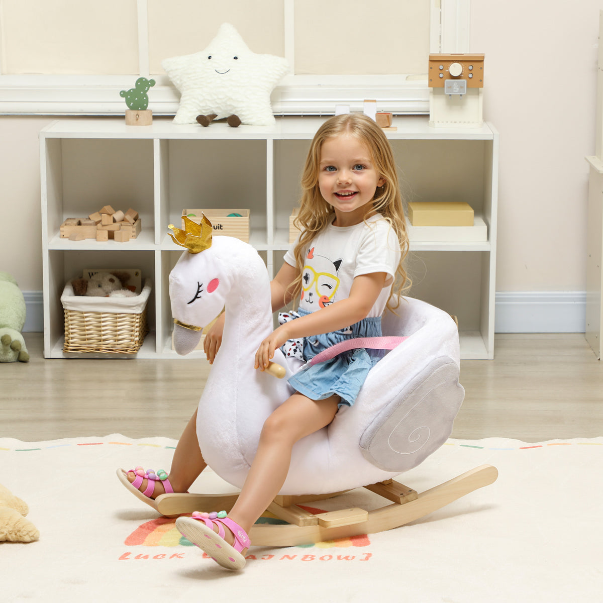 Schaukeltier, Schwan-Schaukel mit Schlaflied, weicher F¨¹llung, Holzrahmen, f¨¹r Kinder 1,5-3 Jahre, 65x40x68 cm, Wei?