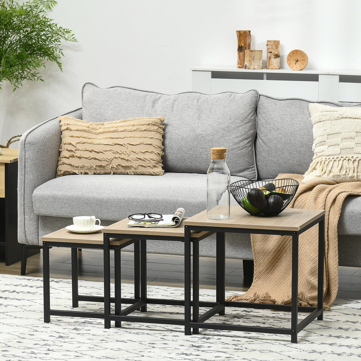 Satztisch-Set aus 3 Beistelltischen, Industrial Design, schwarzer Stahlrahmen, Tischplatte in Holzoptik