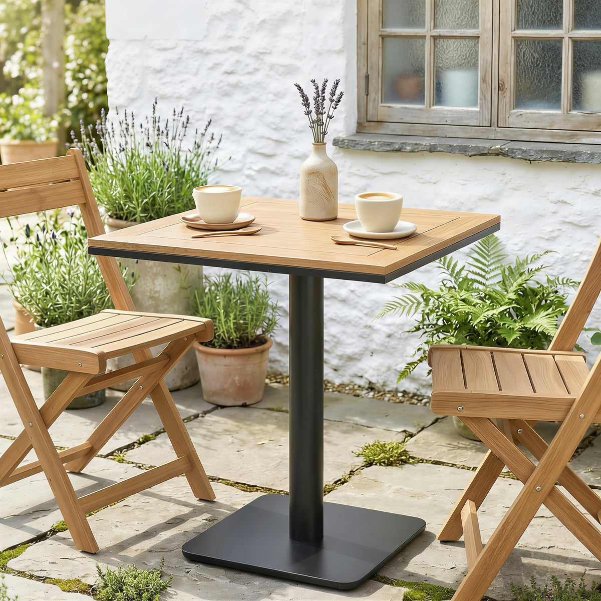 Beistelltisch 70 x 70 cm wetterfest Gartentisch mit Holzoptik Breite Basis, Quadratisch Naturholz