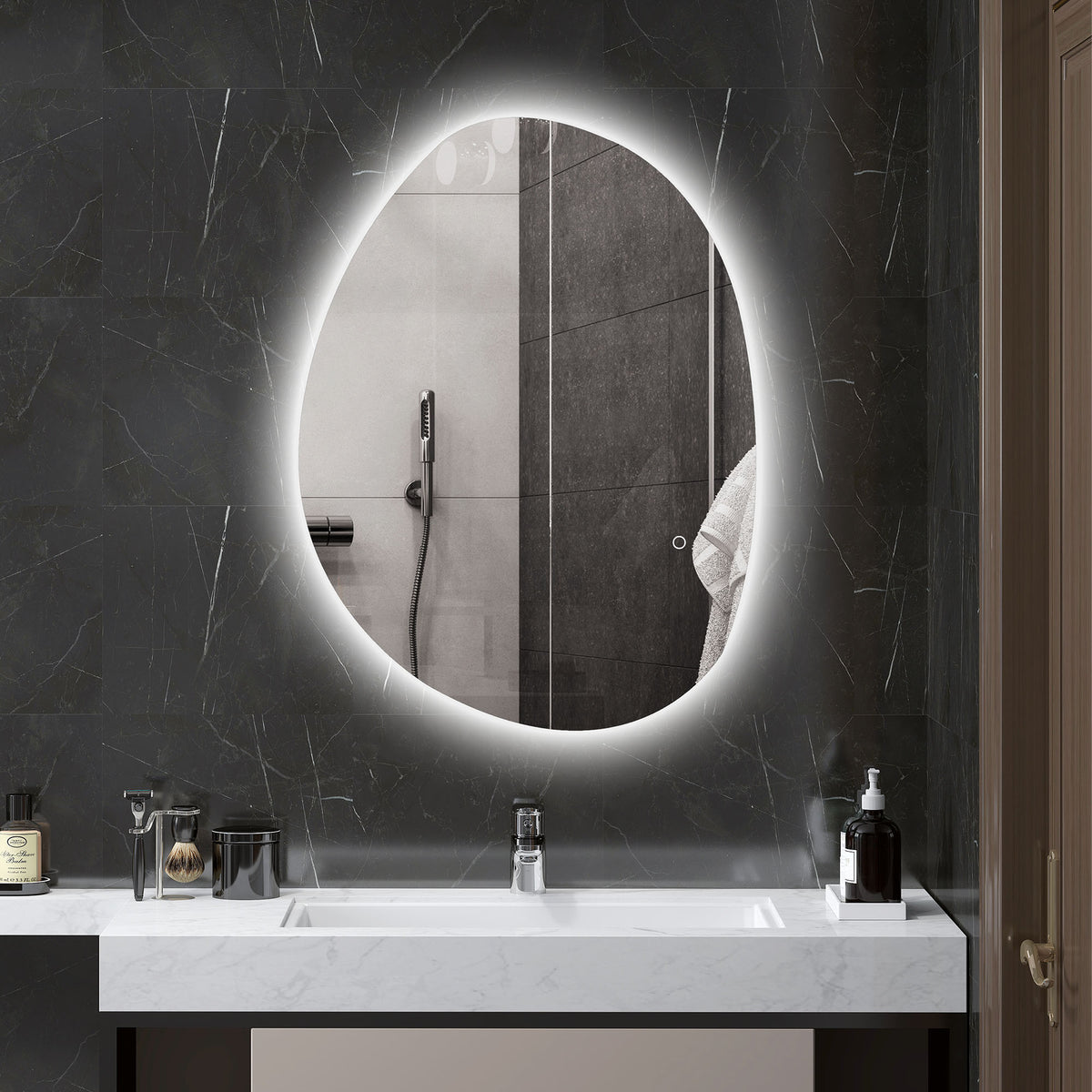 Beleuchteter Badezimmerspiegel, asymmetrische Form, 80 x 60 cm, LED-Lichter, 3 Lichtfarben, Anti-Beschlag-Funktion, Silber