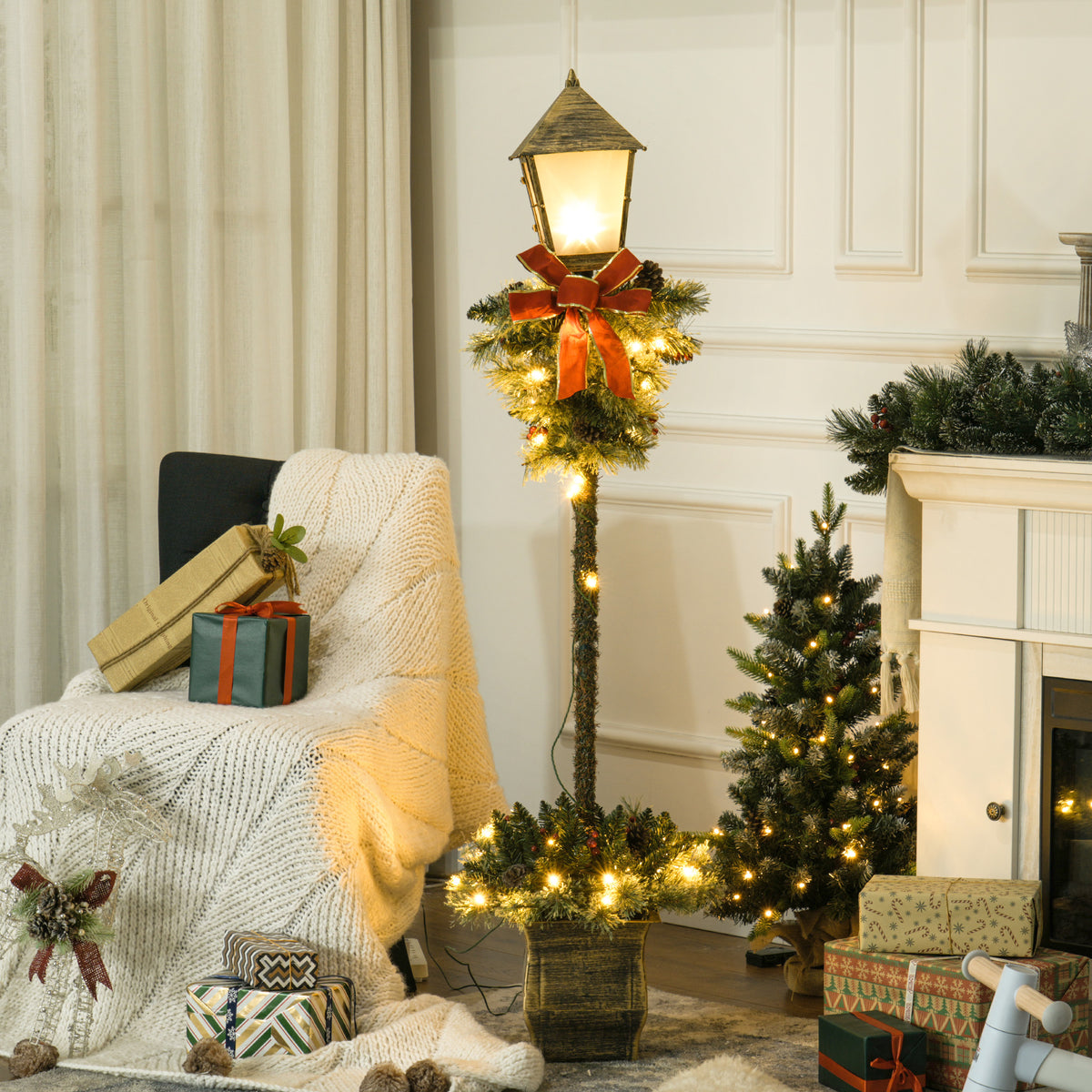 Weihnachtslaterne mit Beeren, Zapfen & Schleife, LED-Lichter, Metallmast, 150 cm