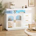 Sideboard mit LED-Beleuchtung, eingebauten Steckdosen, 3 Schubladen, Regalen und 2 Acryl-Türen, Hochglanz Weiß