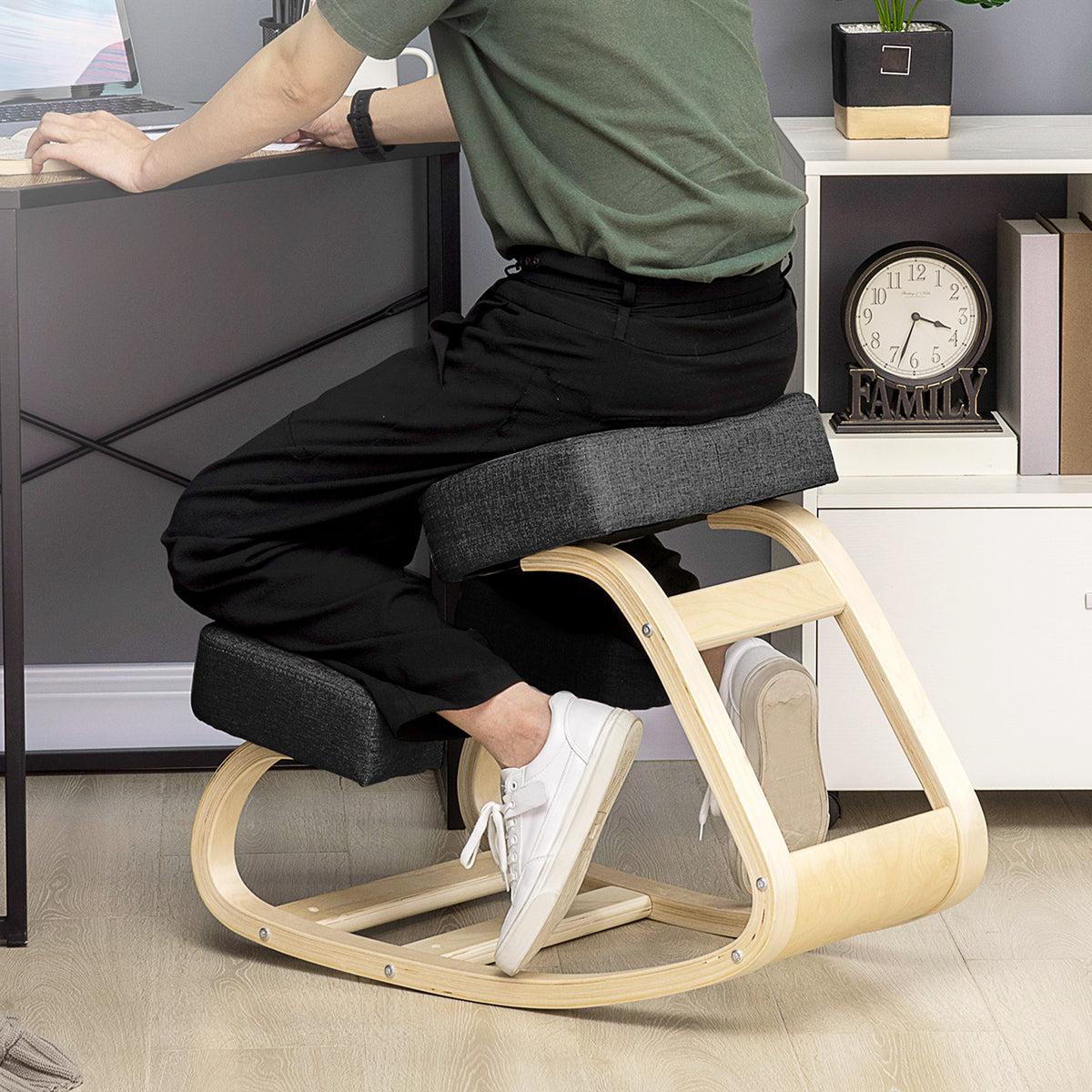Kniestuhl, ergonomischer Sitzhocker, Polsterhocker f¨¹r gesunde Sitzhaltung, Birkenholz, 120 kg belastbar, Schwarz