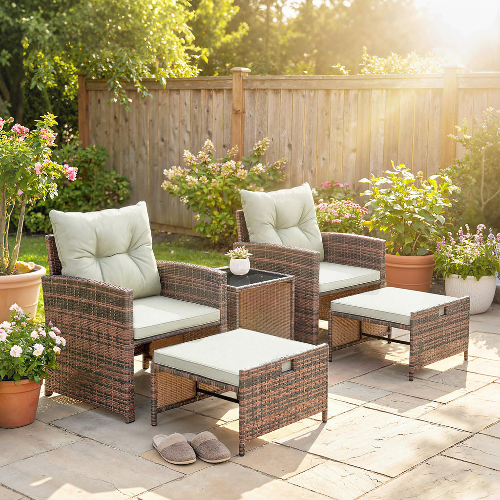 Rattan Gartenmöbel Set 5-teiliges Balkonmöbel Set mit 2 Stühle Kissen Hocker Tisch Staufach Cremeweiß