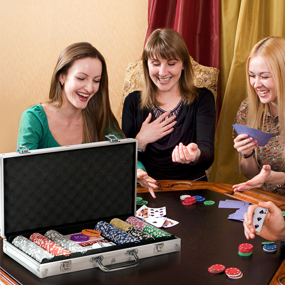 500-Piece Poker Chips Set, Poker Set with Mat, Chips, Two Card Decks, Dealer, Five Dices