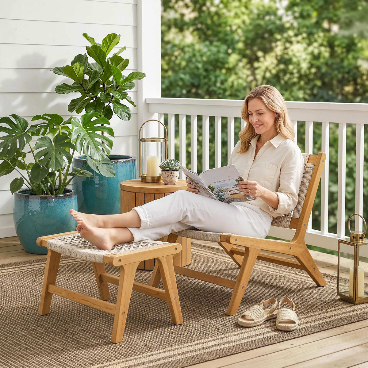 Gartensessel mit Hocker 2-teilig FSC Akazienholz Outdoor Loungesessel mit Rattan-Sitz Boho-Stil verstellbare Füße