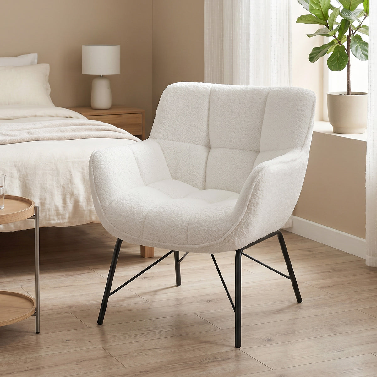 Moderner Loungesessel, Sherpa-Fleece Sessel mit gebogener Rückenlehne, integrierten Armlehnen, Metallbeinen, Cremeweiß