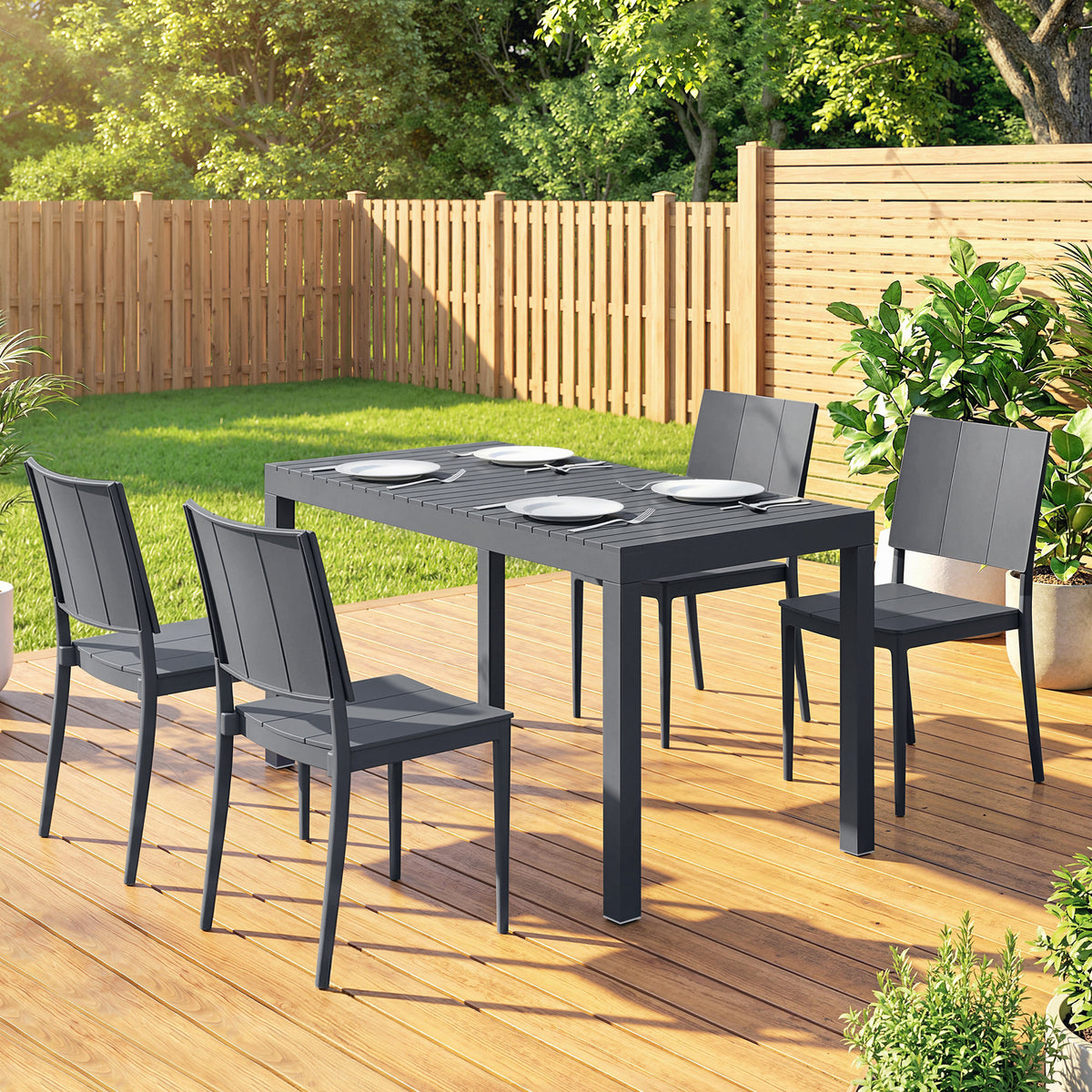 Gartenmöbel Set Sitzgruppe 5-teilig Breiter Tisch mit 4 Stapelstühlen Lamelldesign für 4 Personen Dunkelgrau