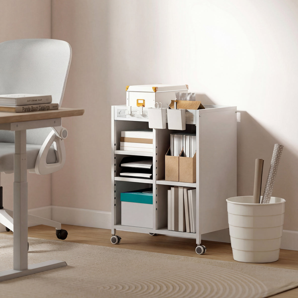 Bücherregal auf Rollen, 4-stufig, verstellbare Regalböden & Hängekörbe für Home Office und Wohnzimmer, Weiß