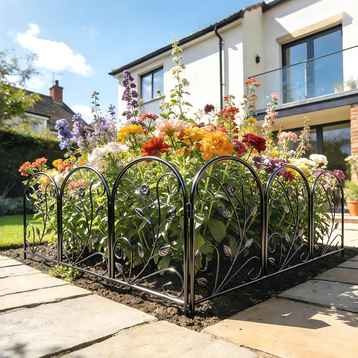 Gartenzaun Zaun aus Metall 80 x 60 cm Dekorativer Gitterzaun Set mit Fuß für Garten Blumenbeete Tierbarriere Schwarz