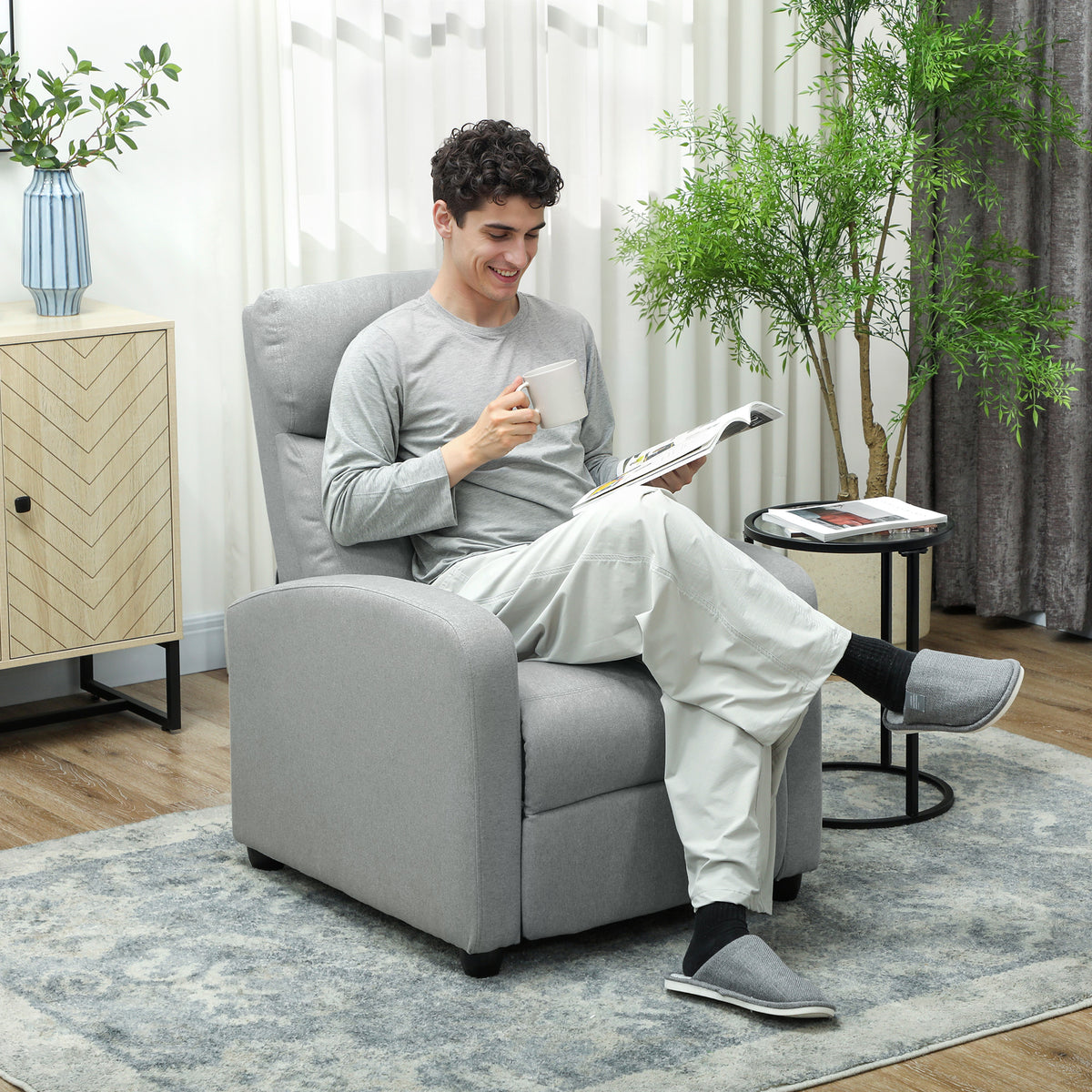 Relaxsessel, verstellbar 135¡ã, ausziehbare Fu?st¨¹tze, gepolsterte Lehnen, Leinen-Polyester, Hellgrau