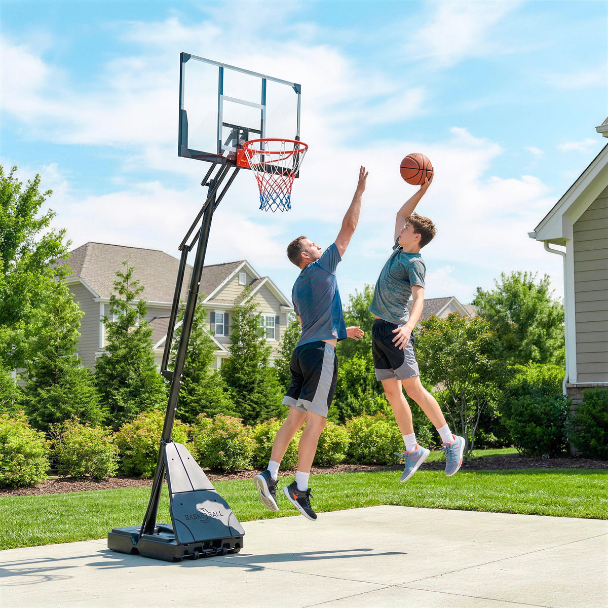 Mobiler Basketballkorb, höhenverstellbar von 2,45-3,05 m, bruchsicheres Backboard, Handkurbel-Höhenverstellung