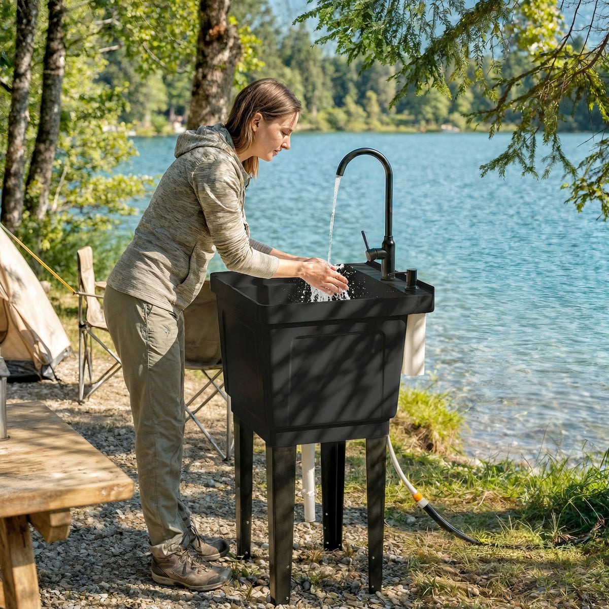 Tragbares Camping-Waschbecken mit Seifenspender, Wasserhahn, Einlass- und Ablaufschläuchen, Schwarz