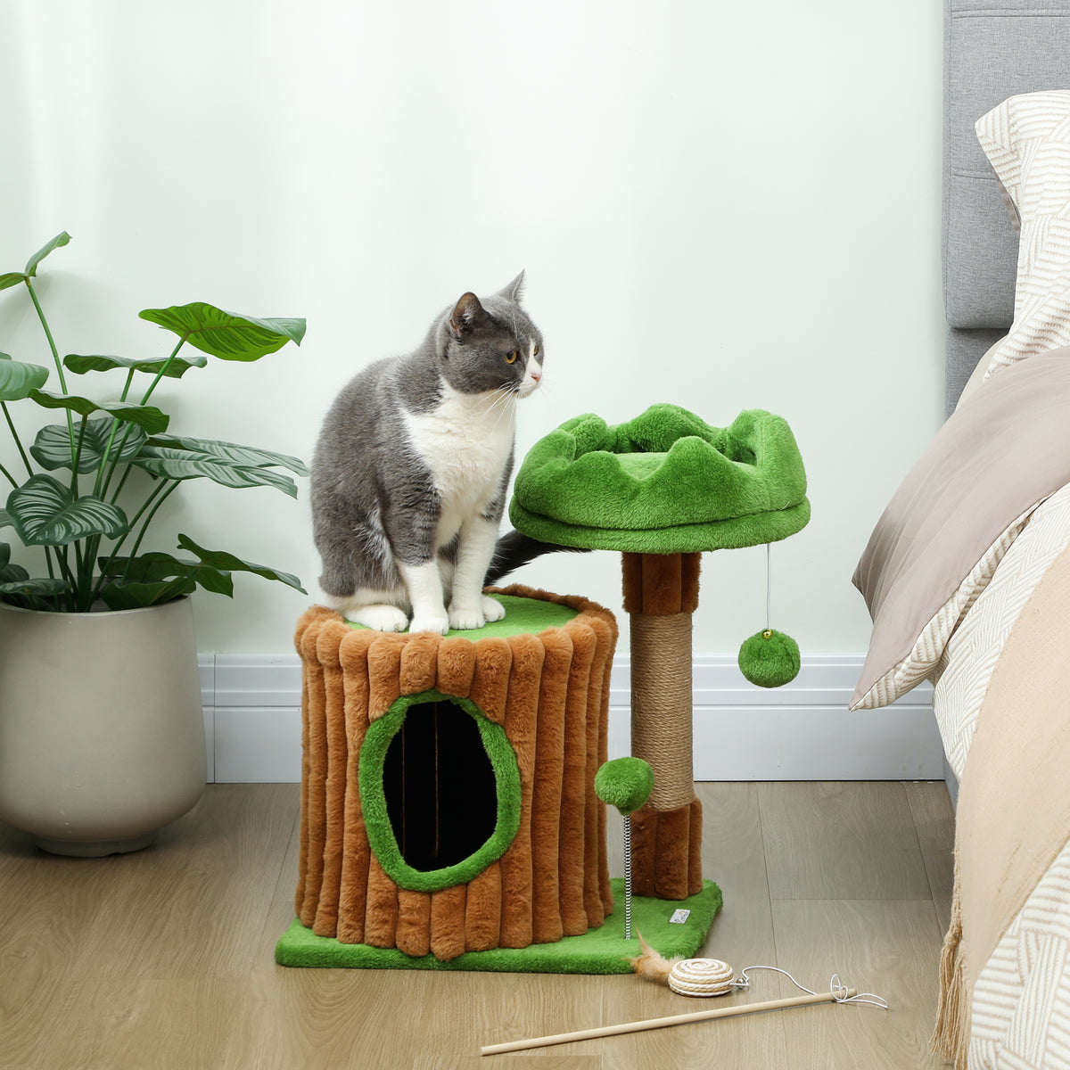 Kratzbaum 53 cm hoch Katzenbaum mit Höhle, Baumstamm-Design, Jutestämme, 2 Bälle für 1-2 Katzen unter 5 kg, Braun+Grün