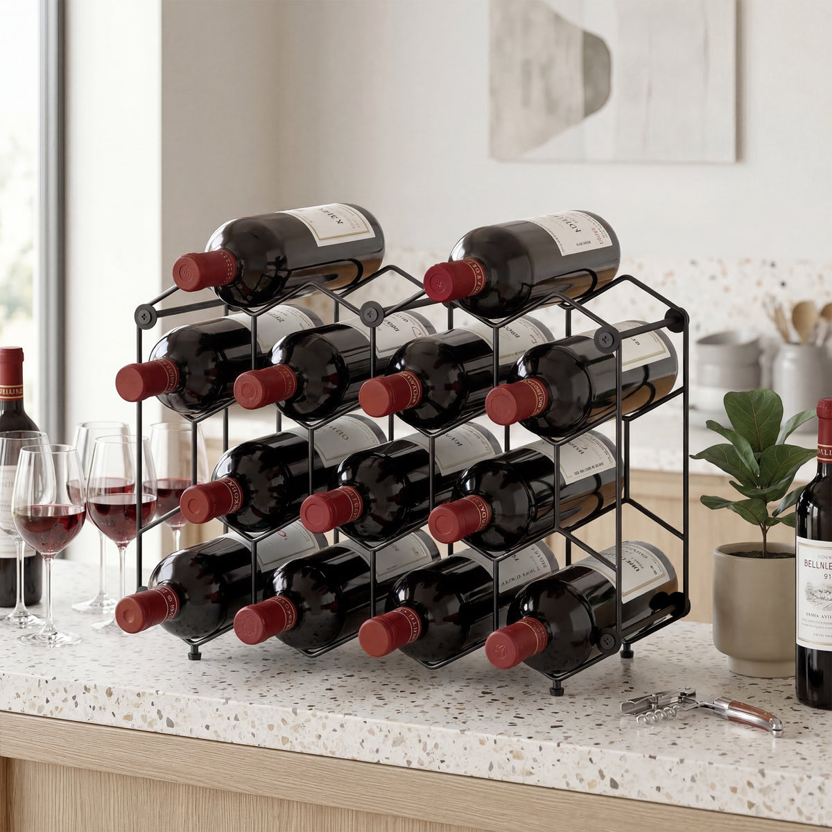 Weinregal für 13 Flaschen Flaschenregal mit Wabendesign Verstellbaren Füßen Kippschutz Metall 43 x 15,5 x 31 cm Schwarz