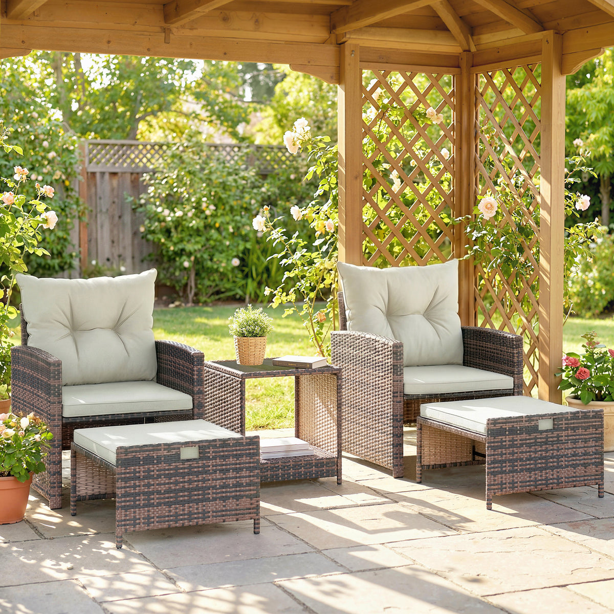 Rattan Gartenmöbel Set 5-teiliges Balkonmöbel Set mit 2 Stühle Kissen Hocker Tisch Staufach Cremeweiß