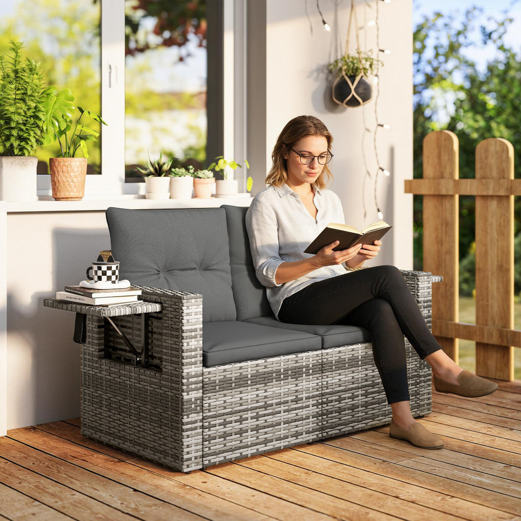 2-Sitzer Rattansofa mit Kissen Klappbar Seitentabletts Loungesofa Sitzgruppe Hellgrau