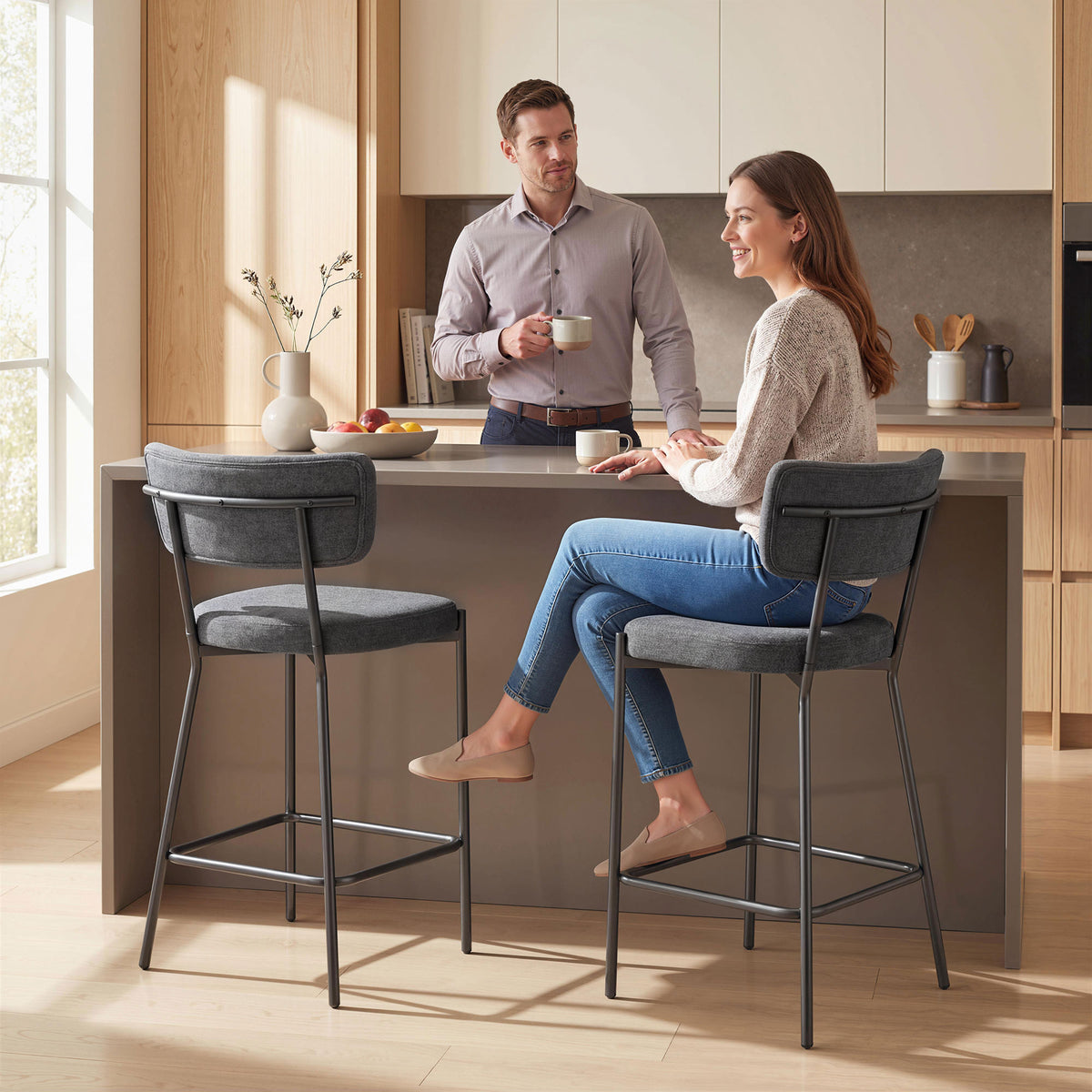 Barhocker im 2er-Set, Polster-Barstühle mit geschwungener Rückenlehne, für Kücheninsel, Frühstücksbereich, Grau